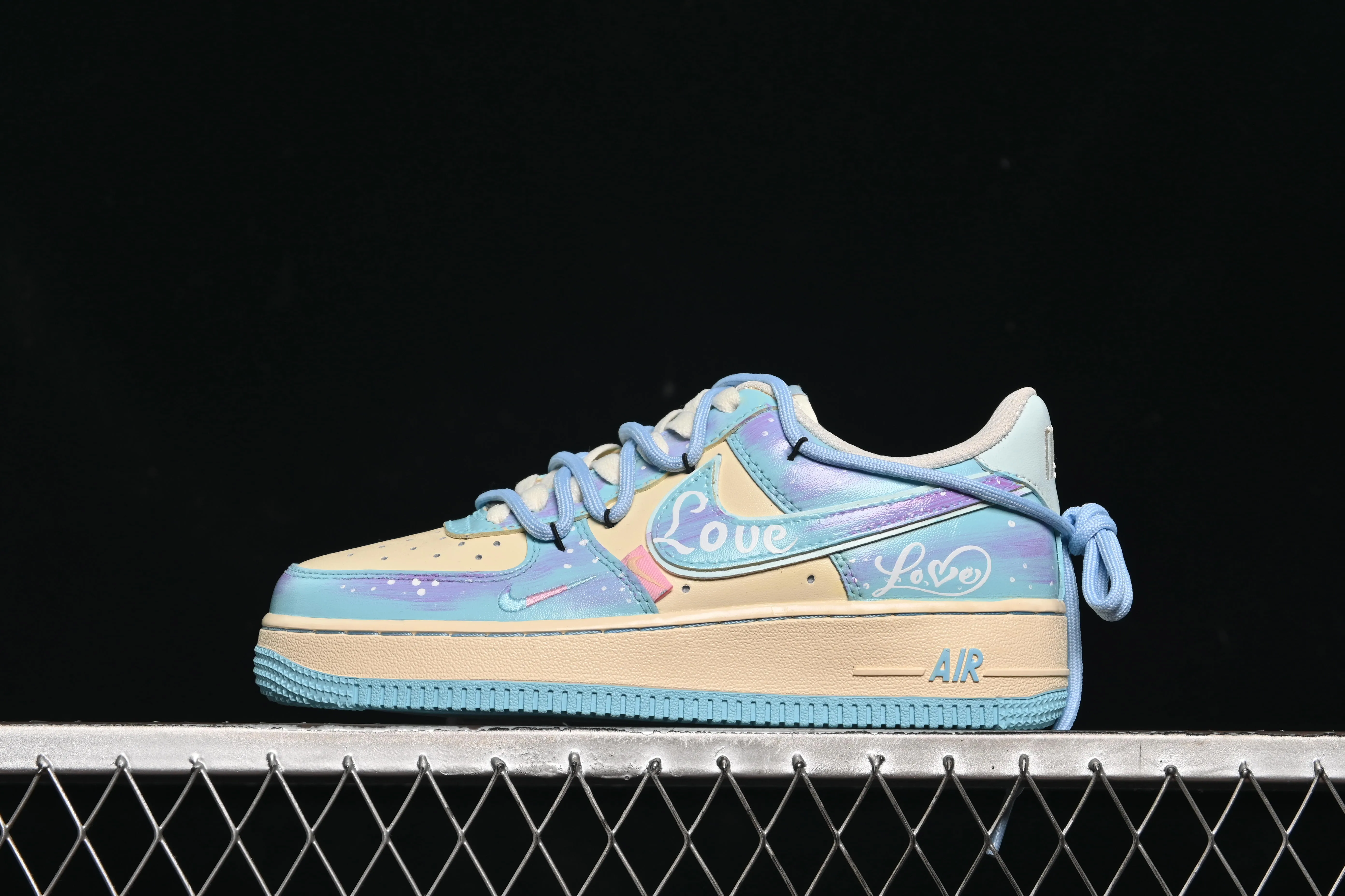 All categories Nk Air Force 1 Air Force series Nk Air Force 1 Low Air Force low-top Nike Air Force 1'07 Low "Sweet Dream of Sea Salt" Hand-painted graffiti Sea Salt Sweet Dream Air Force 1 low-top casual sneakers XL2332-555